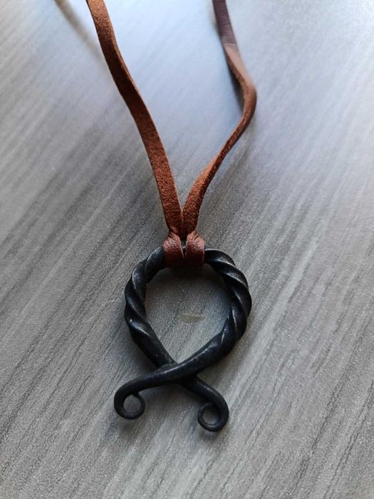 Ръчно изработени Амулети Талисмани Руни и енергийни бижута