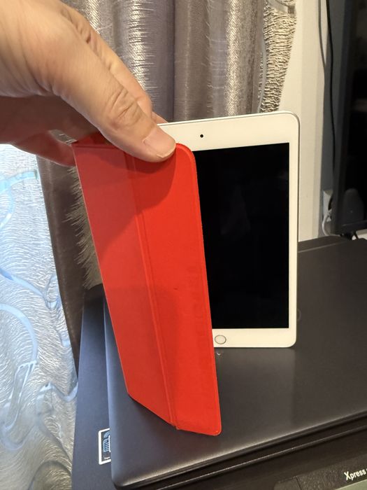 Ipad Mini Generatia 5,Alb,Impecabil,Husa Magnetica,