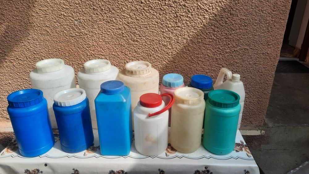 Bidoane plastic diverse dimensiuni