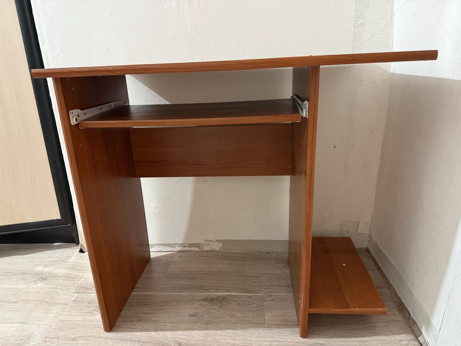 Продам компактный письменный стол