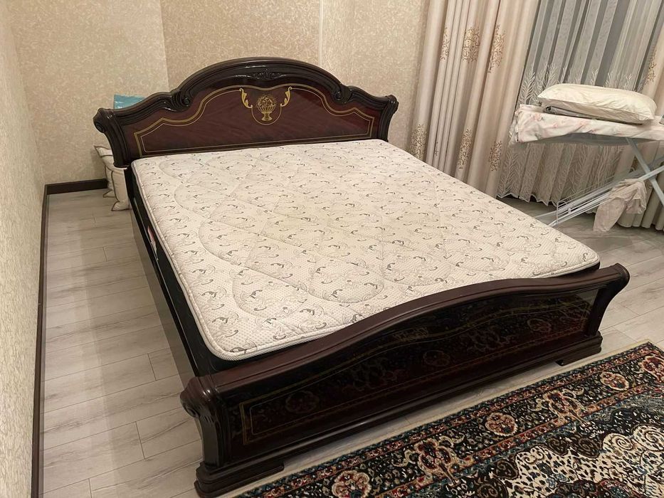 Продам гарнитур Итальянский