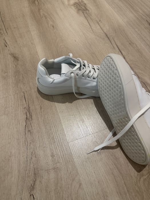 Продавам сникърси Karl Lagerfeld, Steve Madden, Tommy Jeans