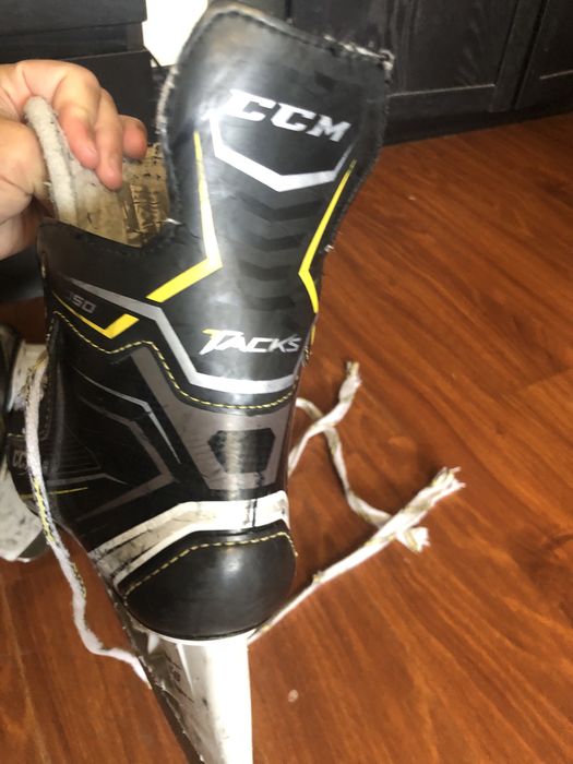 Продам коньки хоккейные