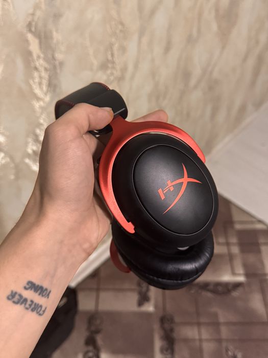Продам беспроводные наушники HyperX