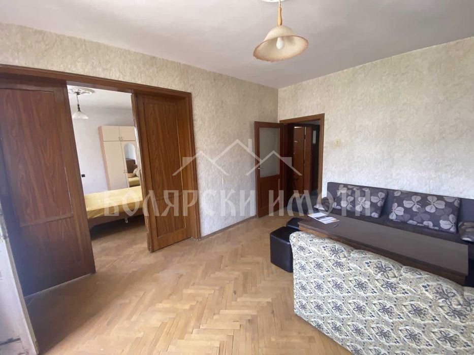 Продава се Тристаен апартамент в Велико Търново, Център - 107 кв.м за 1262 €/кв.м - Снимка #2
