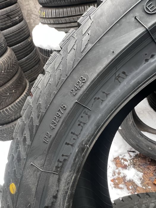 235 45 17 Nokian Snowproof 1 / Vulcanizare Non Stop