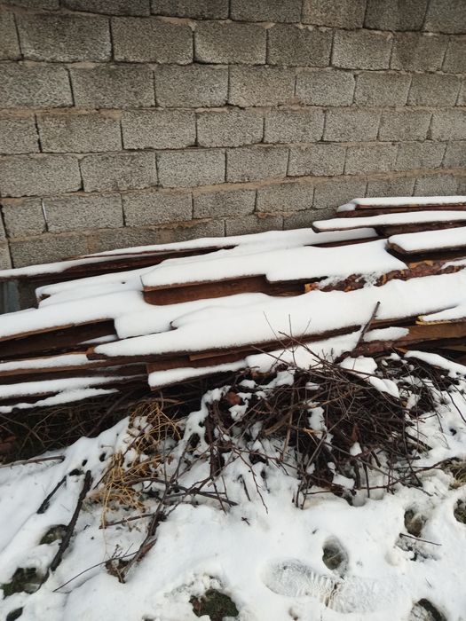 Кругляк ағаштар сатылады.