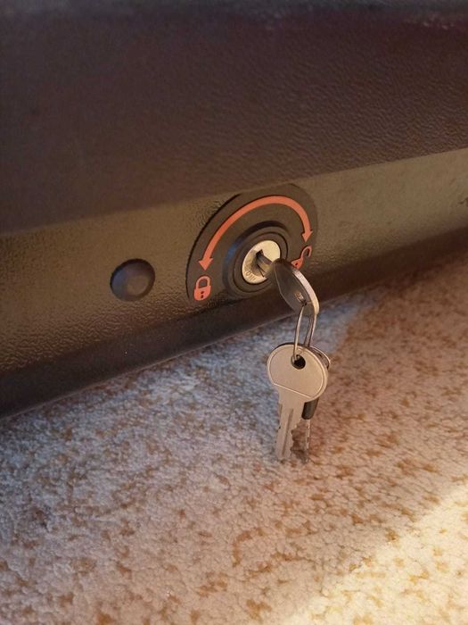 Portbagaj Thule Ocean 780 cu bare de prindere ca noi