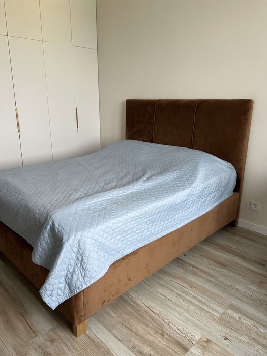 Продам кровать без матраса