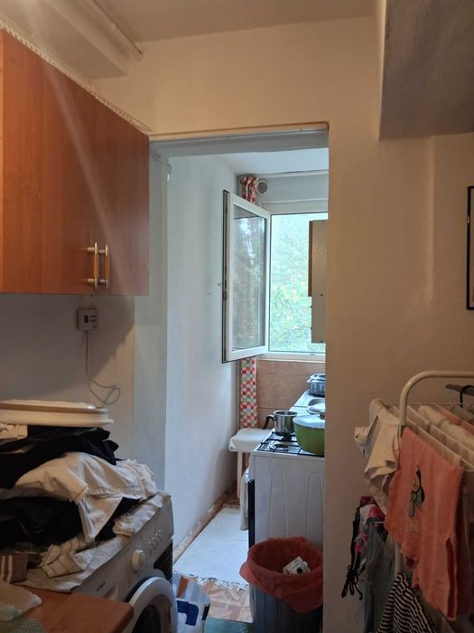 Vind apartament 2 camere decomandat,centrala termica noua,izolat