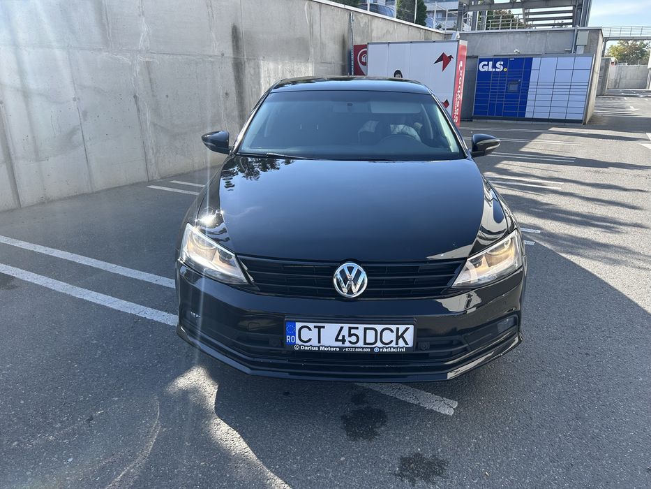 VOLKSWAGEN Jetta