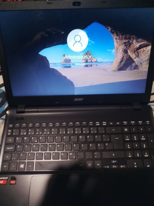 Laptop Acer Aspire E5-521G