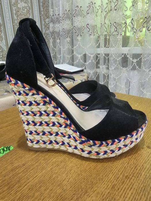 Продам  платья идеальное  состояние