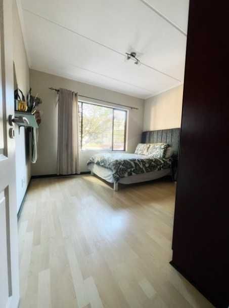 Дава се под наем Тристаен апартамент в Пловдив, Тракия - 80 кв.м за 398.82 € - Снимка #1