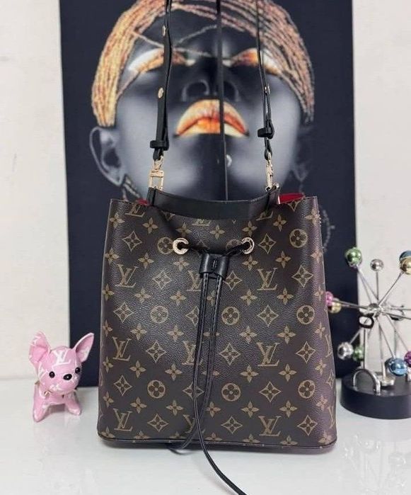 Geanta tip coșuleț  Lv+portofel, new collection, super calitate, Italia, saculet, etichetă