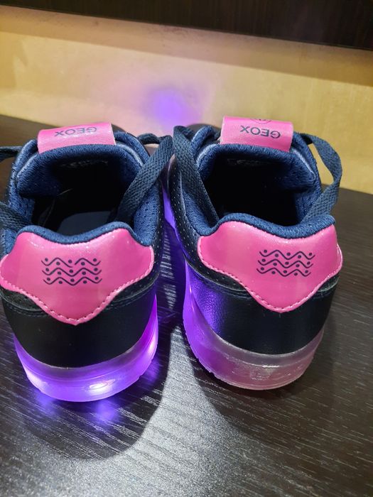 Светещ GEOX естествена кожа