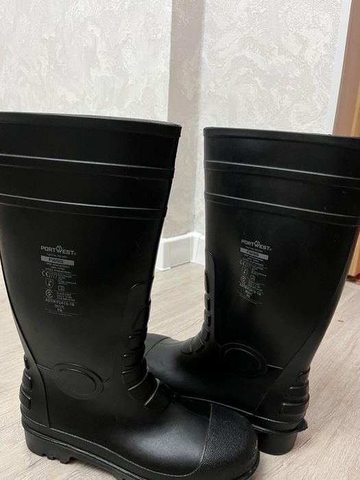 Резиновые сапоги