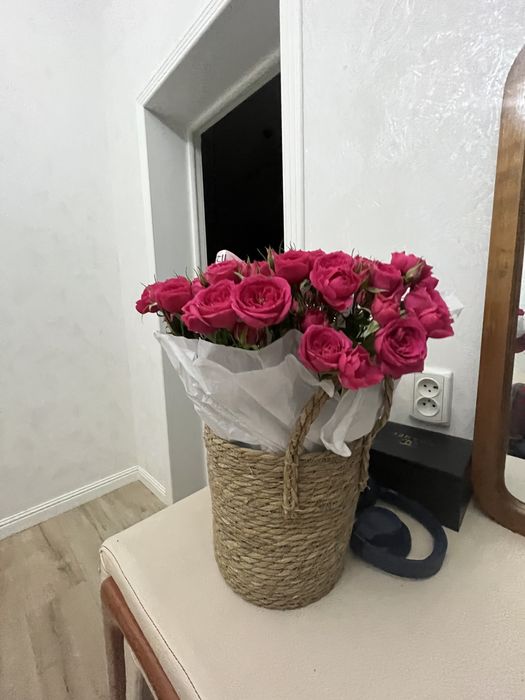 Кустовые пионовидные розы свежие