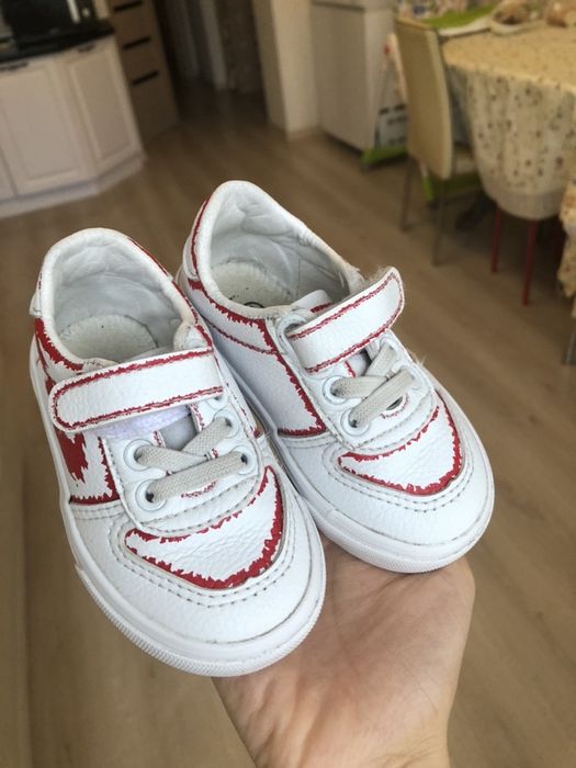 Продам кеды за 2000 тенге