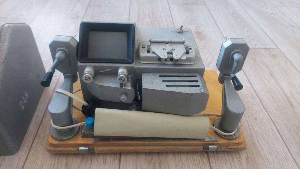 Монтажный столик экран