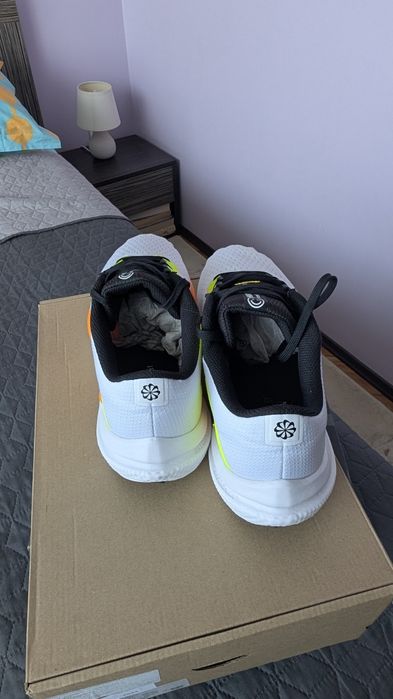 Nike Air Winflo 10 white/black-volt-lazer orange