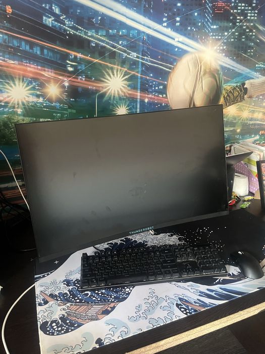 Продам монитор срочно