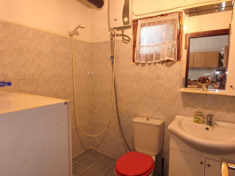 Продава китна къща с площ 79 м2 с двор 249 м2 в Аспровалта, Гърция