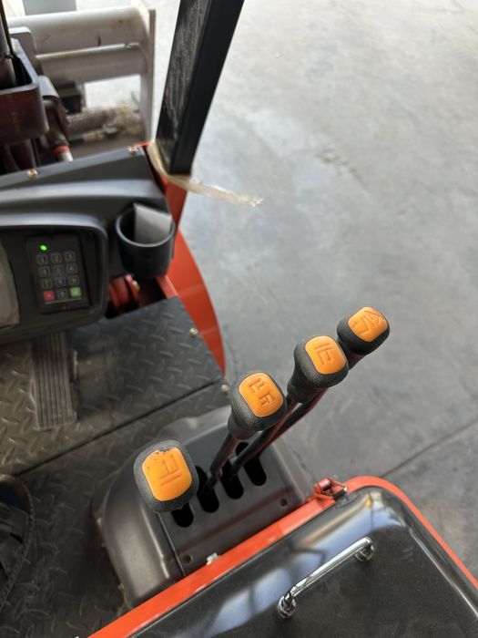 Подъёмник кара боковой захватом