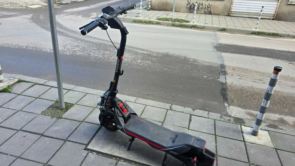 Електрическа тротинетка Ninebot by Segway ZT3 Pro