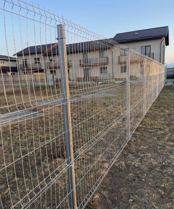 Vînd garduri din plasa bordurata sau șipcă metalica