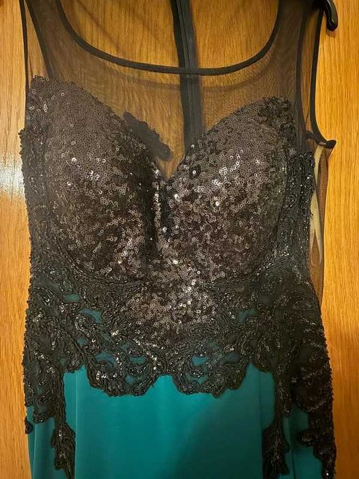 Rochie superba cu paiete si trena