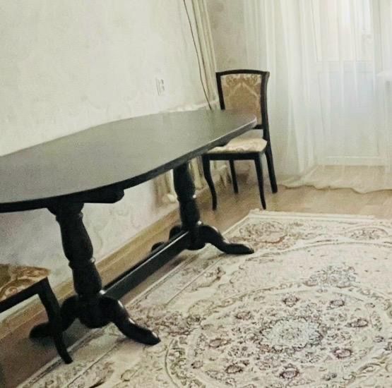 стол со стульями для зала