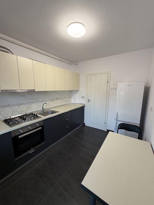Vanzare  apartament 3 camere mobilat complet + parcare | Bloc 2019