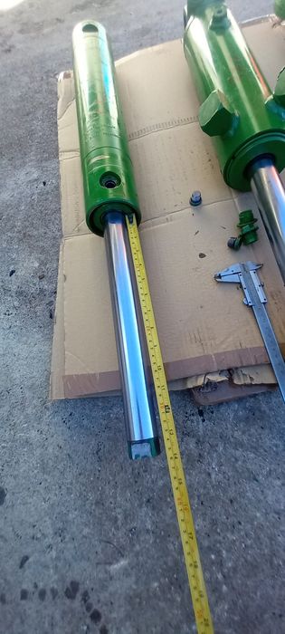 cilindru hidraulic John Deere / cilindru servodirectie / marcatoare