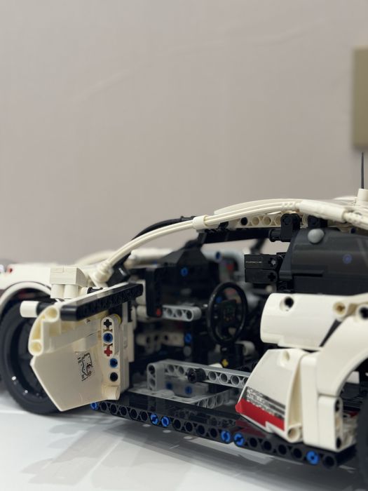 Продам Lego Porsche 911 RSR
