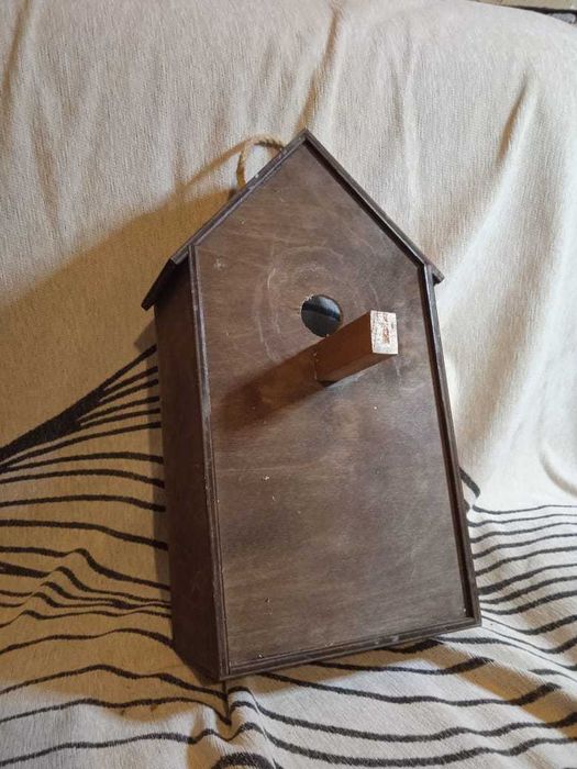 скворечник с прозрачной стеной