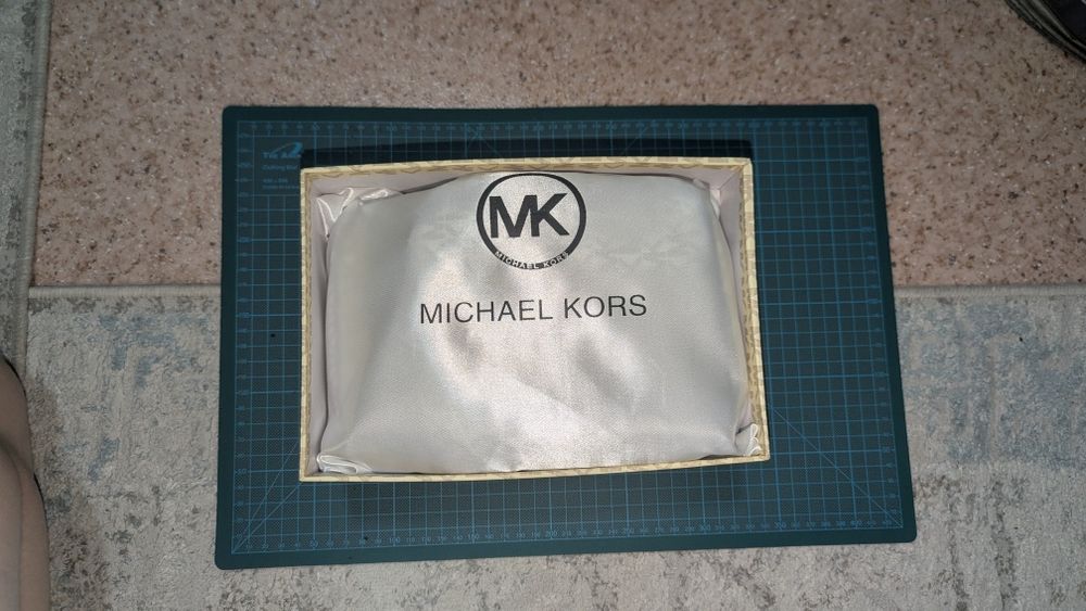Продам сумку Michael Kors