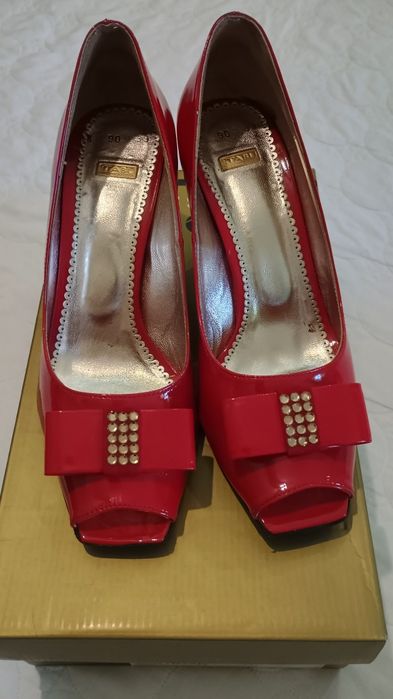 Pantofi de damă din piele lăcuită,culoare rosii,Nr 39,noi