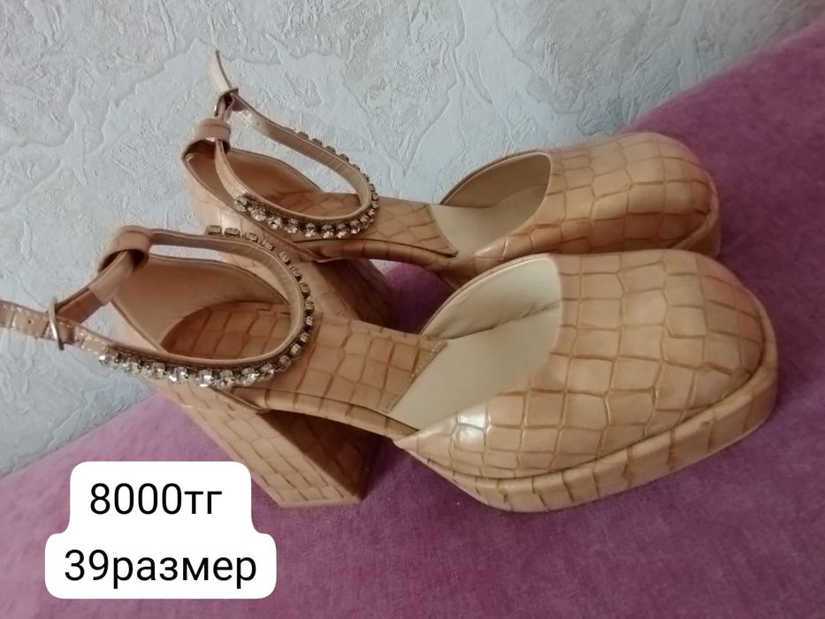 Продам туфли с каблуком