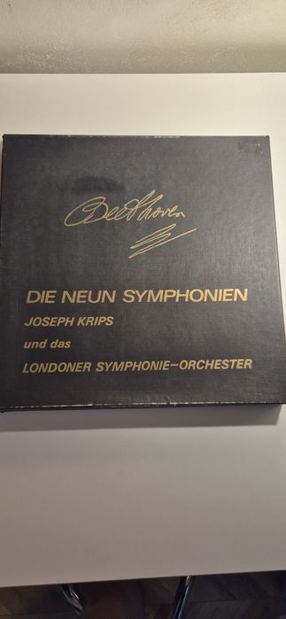 Colecție de vinyluri Beethoven și 3 CD cu muzică.
