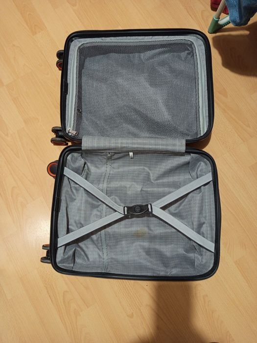 Продавам куфар за пътуване