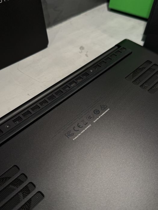 КАТО ЧИСТО НОВ Razer Blade Stealth 13 | 2 TB SSD | 16 RAM