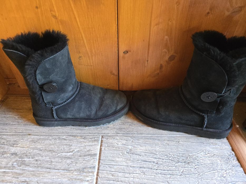 Vand bocanci UGG bailey button II