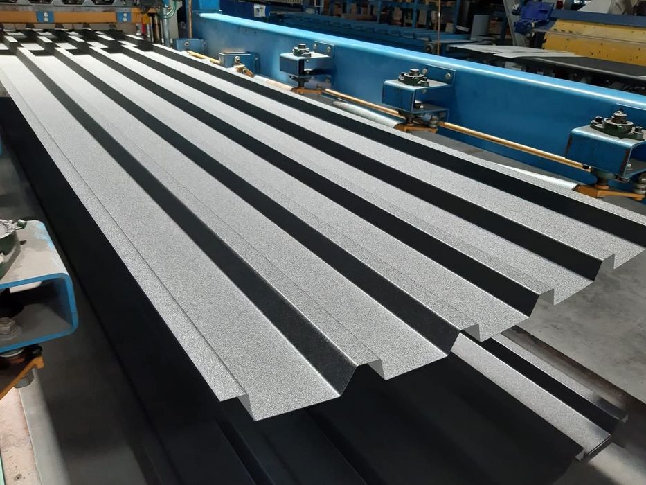 Vand  tabla cutata 6.20m x 1.10m  negru mat