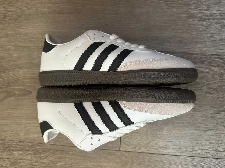 Дамски обувки кецове  Adidas НОВИ