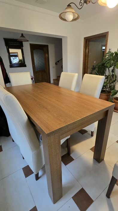 Set dining modern: masă nuc + 6 scaune crem, impecabile