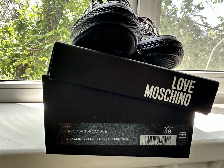 Продам кожаные кеды Moshcino оригинал