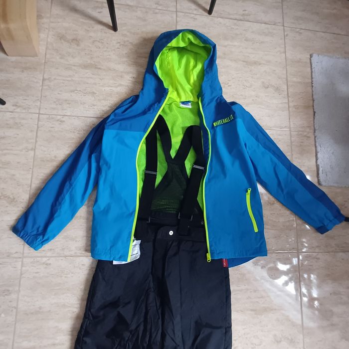 Costum schi 158 cm.Folosit ca nou,fără defecte