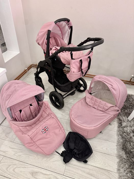 Vând Cărucior 3 în 1 Combi Pink- Krausman, folosit foarte puțin, arată impecabil.