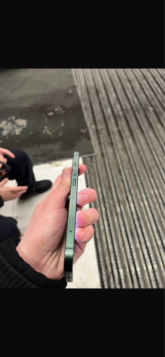 Продаю телефон айфон 13